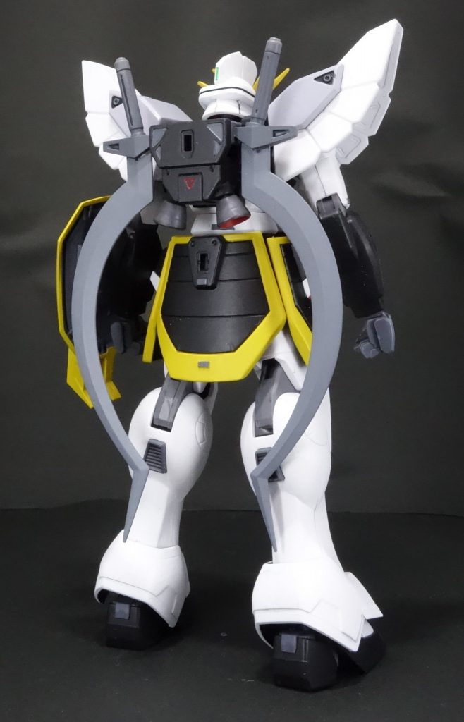 プラ板でのディティールアップをして、そこだけ灰色で塗装しています。胴体の四隅とシールドが一番わかりやすいかも。