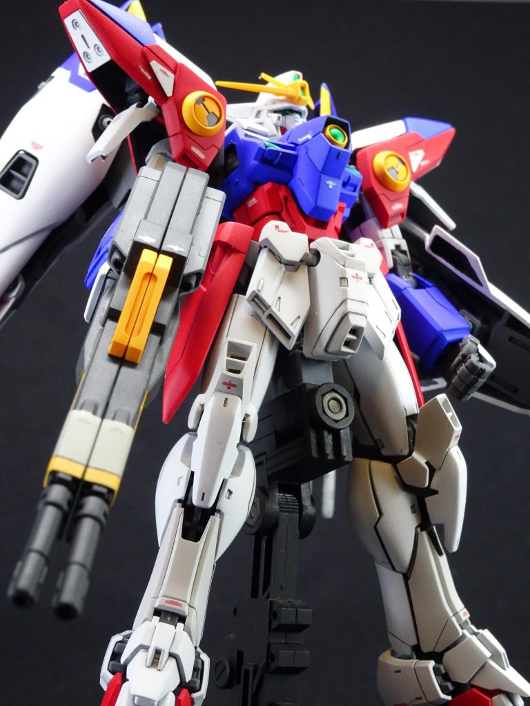 第24話「ゼロと呼ばれたガンダム」より
ネオ・バードモードから変形し初登場するシーン。