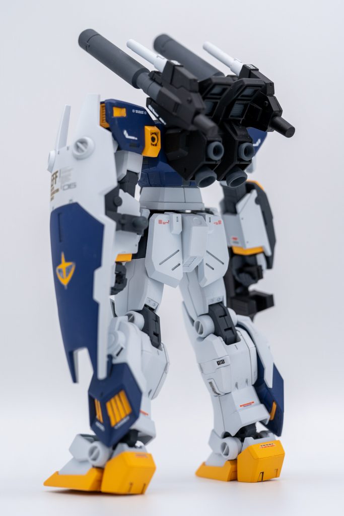 リアアーマーは左右に0.5ミリずつプラ板を貼り足しています。