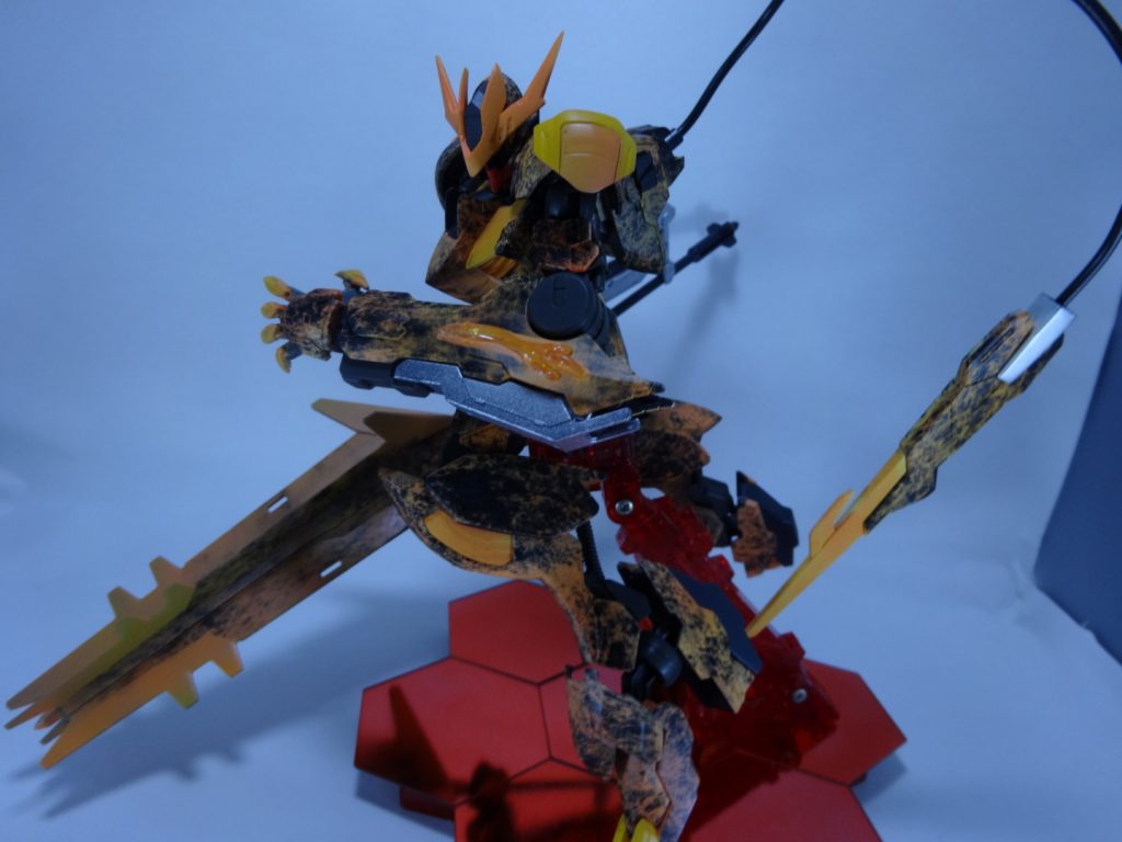 腕にクリアレジンでクリアパーツをつけてるんですが(バーニングゴジラの発光部分イメージ)なんですが、どうもこれが微妙ですねw