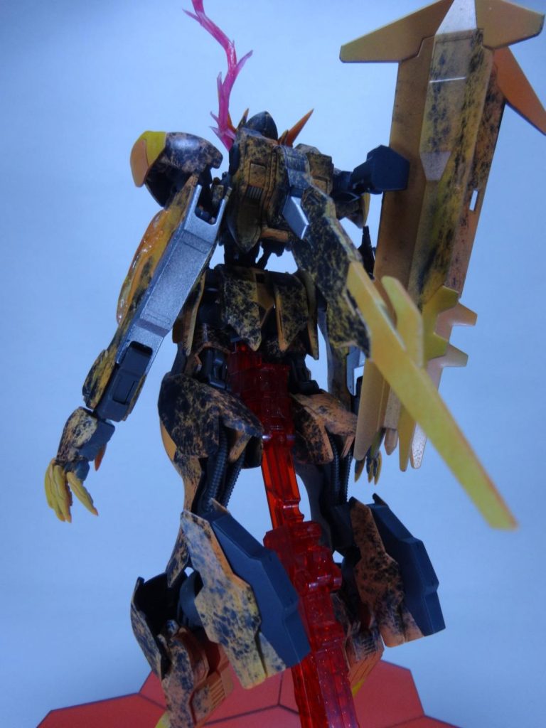 最後にバック。

バーニングゴジラとバルバトスルプスレクス(三日月)は、不器用で戦うことしかできなくて、息子がいて(できて)、家族のために戦って、最後の戦場では文字通り身を、命も削って戦って…散っていって…それでも思いは受け継がれた。
そんな二人？の共通点を考えながら、このガンプラを作りました。

御観覧ありがとうございました。