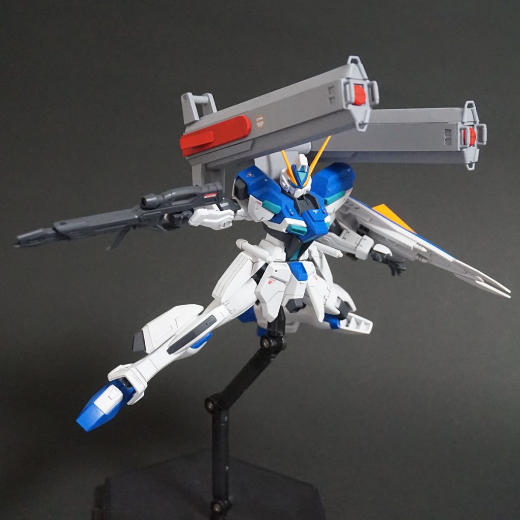 ビームライフルを構えて