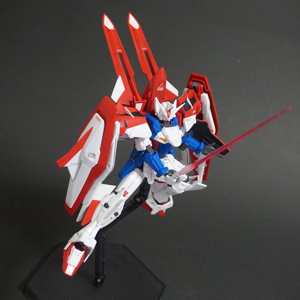 ビームサーベルを構えて