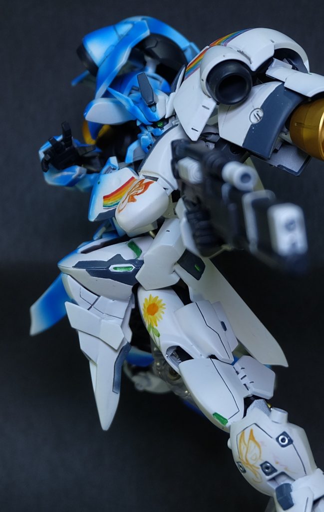 射撃武器 ショットガン
高速機動において照準を行うこと自体が容易ではないため、パイロットの負担を軽減する目的で、面制圧が可能な散弾が採用されている。