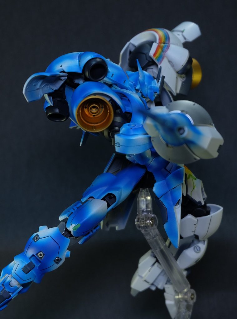 基本的には、ヘルムヴィーゲ、グレイズをベースにガーベラテトラとヴェイガン系のジャンクパーツをミキシングして制作しました。