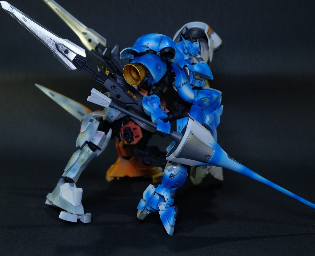 数々のメリットを内包する疑似乗馬と言える操縦システムであるが、
欠点としてはパイロットの養成が挙げられる。
通常の操縦訓練のほかに、パイロットとなる馬との乗馬訓練に膨大な時間を費やすこととなりコストがかかりすぎるのである。