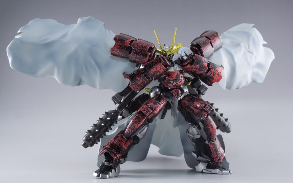 特徴的な、マントを広げたこのシルエットが気に入っています。