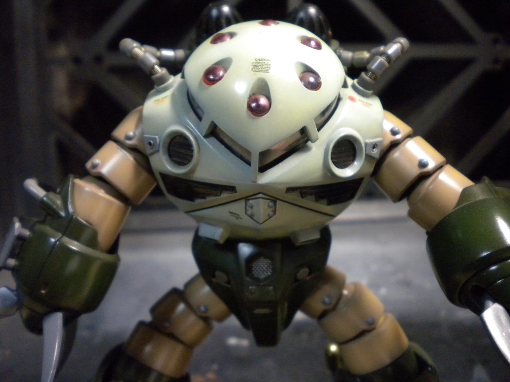 モノアイ内部とクリアーカバーを自作しました。