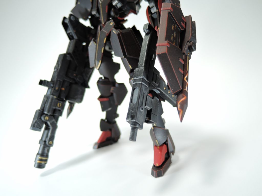 専用ショットガン
左腕に装備されている射撃武装。

セミオートマチックのショットガンであり近距離での連射で相手の装甲を削り取る。