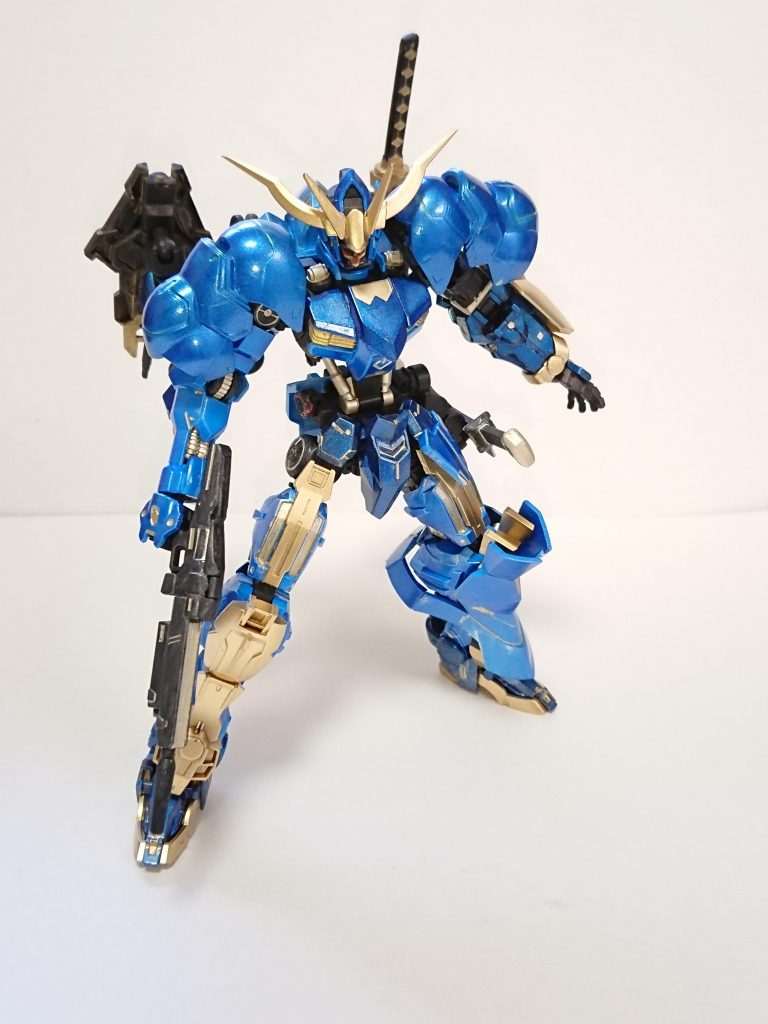 青と金の組み合わせが想像以上に美しくて完成してからも見惚れてしまいます。