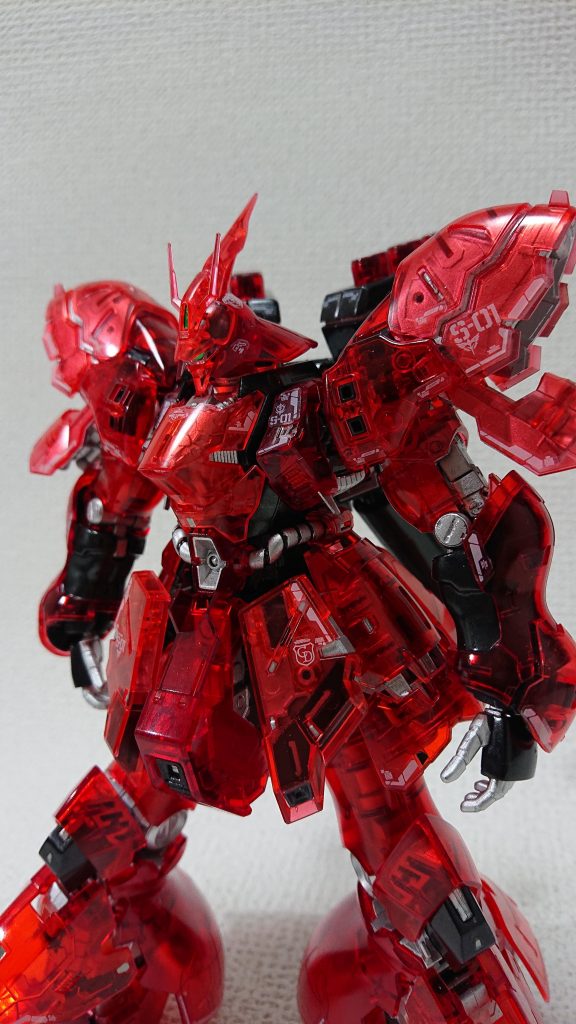 中身をクロムシルバーに塗りました。キャンディ塗装になるかと思えば、全くならんがな（笑）。