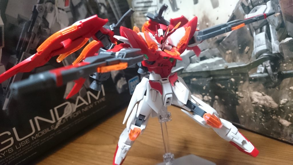 ・ツインバスターライフル

イエローのパーツが炎クリスタルに変わったこと以外に変化はないっスけど、イエローのラインのホイルシールはガンマカのレッドで塗装して使用してるっス