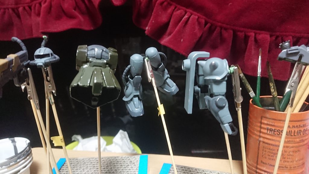 塗装はタミヤのアクリルカラーを使用。イメージは市街地用。