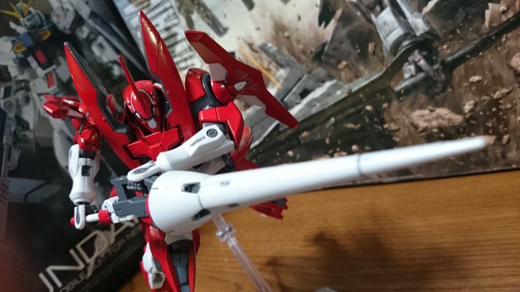 ・プロトGNランス
GN-XIIIが装備するGNランスの元となったものっスね。色分けはパーペキっス!
しかし頭部の可動がすっっっごーーーく厳しすぎて槍の矛先に視線がいかない…