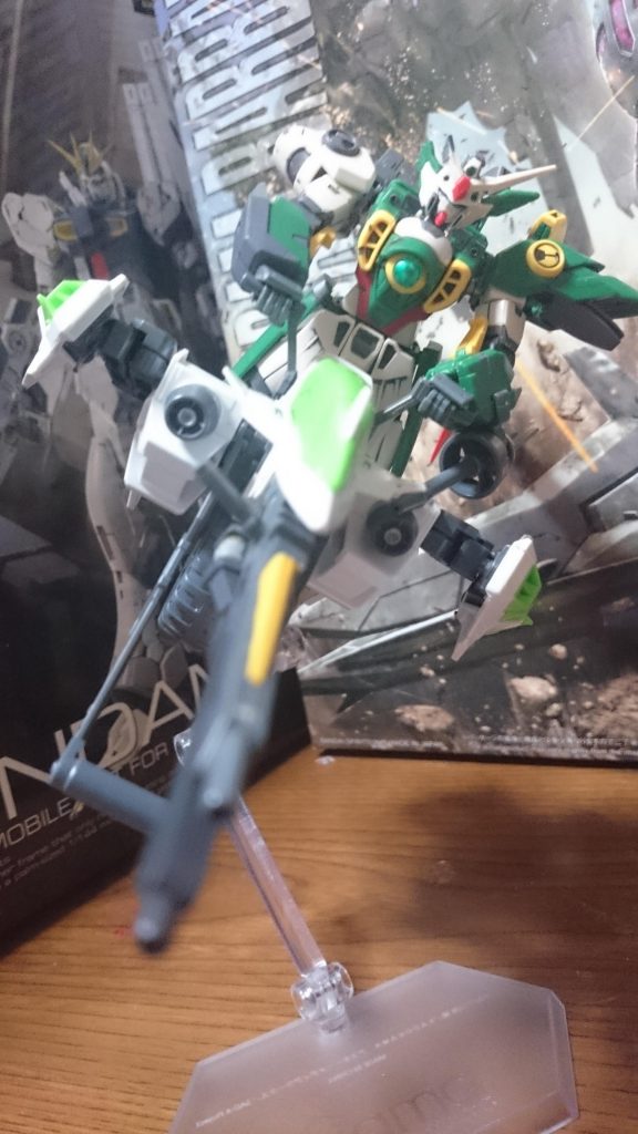 ・メテオホッパー
珍しいバイクタイプのサポートマシンっス!
機首の下にバスターライフルカスタムを懸架できるっスけど、はっきりいってぽろぽろっス!ストレスMAXっス!