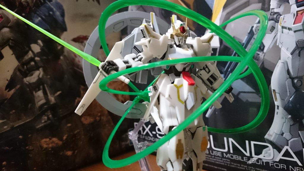 ・月の光(ヌル・リュミエール)

作中をよく見るとトーラスを取り付けるジョイントなんてないんスよね…さも背後にくっついてるように浮いてる感じっス。これもプラフスキー粒子の成せる業なのか…
ちなみにジョイントを使用して取り付ける場合はエフェクトは取り付け不可っス。めちゃ干渉するんで