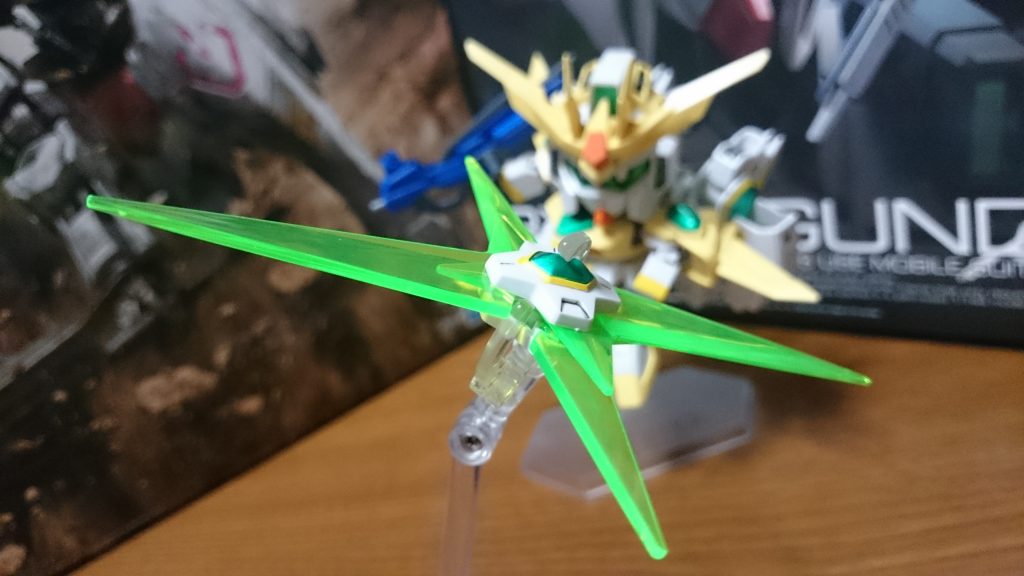 ・スタークロス
シールドとビットのエフェクトを合体させて巨大な手裏剣に。作中だとこれとデブリで敵機を挟んで、スタークロスをごりごり回転させるとか中々エグいことやってたっス。なお、そのままトライバーニングの「鳳凰覇王拳」でデブリごと塵にされたもよう