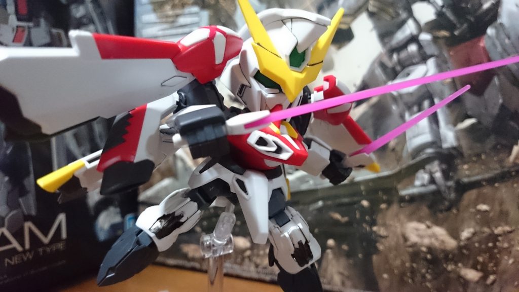 ・ビームサーベル

エフェクトはAGE系に付属するものと同形状っス。色はいつもの赤みがかったものや、ジュピターヴやユニコーンのサーベルエフェクトみたいな薄っぽい感じの色とは違い、やや紫がかった薄紅色とでもいうんスかねぇ。そんな感じの色っス。割とこの色好みかも