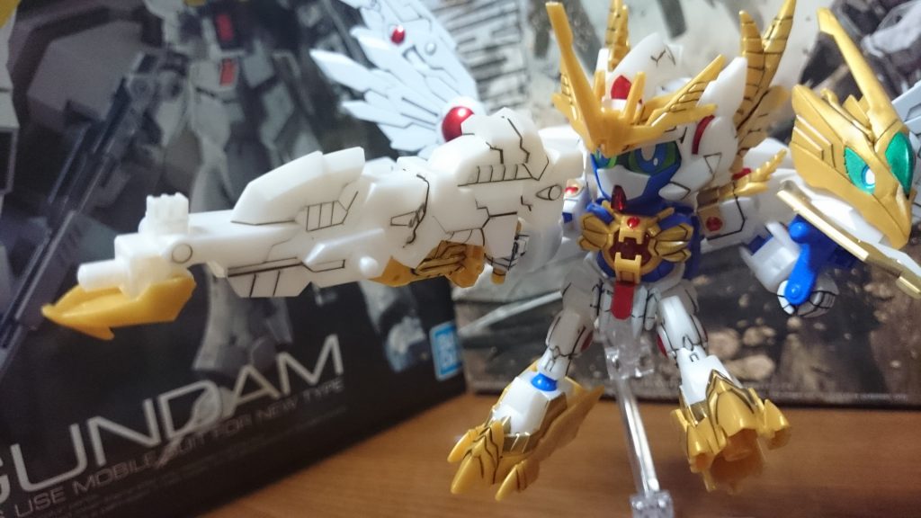 ・GNメガフレアーデバイス
乳白色のパーツはヴァルキランダーからの流用、銃口下部のゴールドのパーツとグリップパーツとなるGNグリップダガーが新規っス。
またエクスだとガンドラゴンモードの手となるパーツが無く、分離した状態での同時装備はGNグリップダガーをもう一丁用意しないと出来ないっス