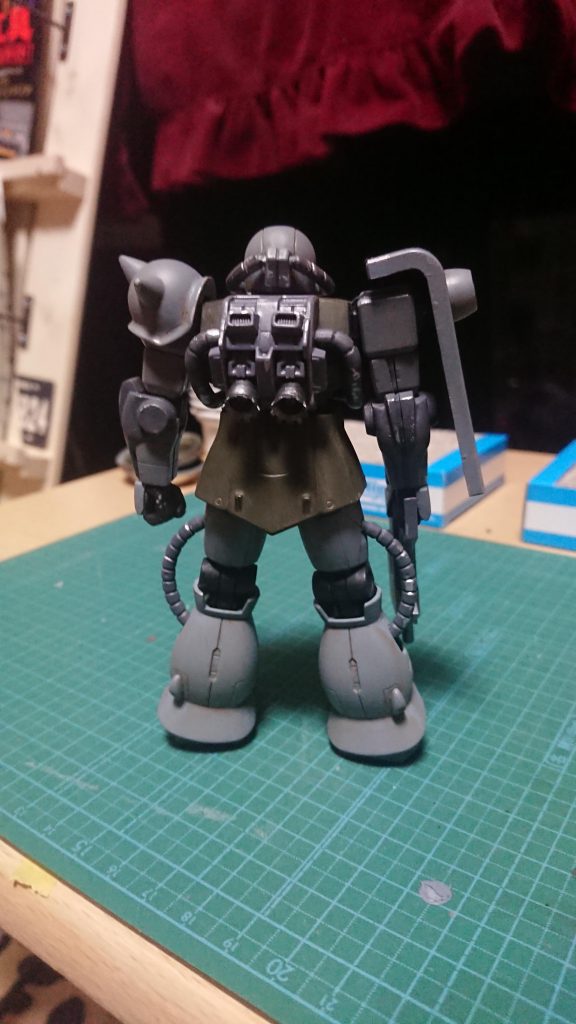 バックパックは市販パーツでディテールアップ。