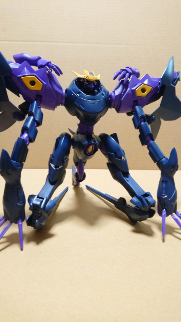 肩部展開形態。
肩の翼を展開することで肩部メガキャノンが発射可能となる。