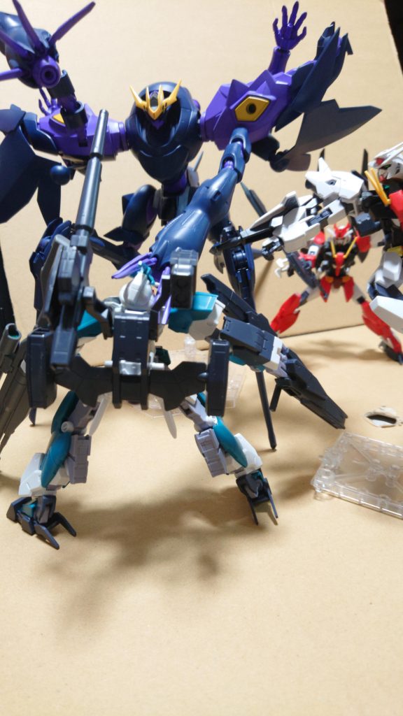 圧倒的巨体でフェイスシリーズを苦しめるジャバウォック。
果たして三機に勝ち目はあるのか!?