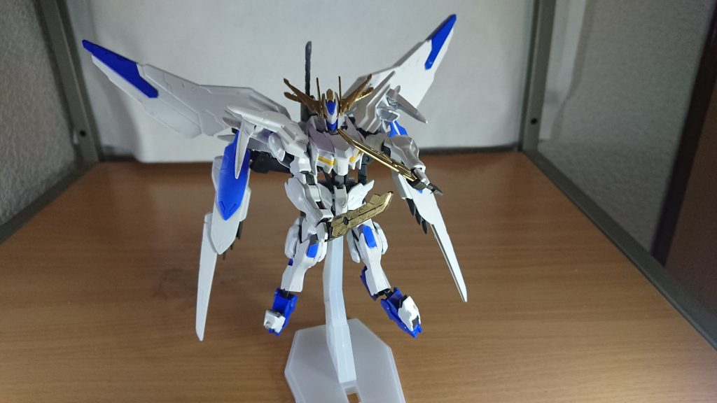 武装その1、バエルソード改。見栄えを気にして形を整えただけで性能は改造前とさして変わらないというまさにハッタリ(キットとしてはマルコシアスの小太刀をそのまま流用)