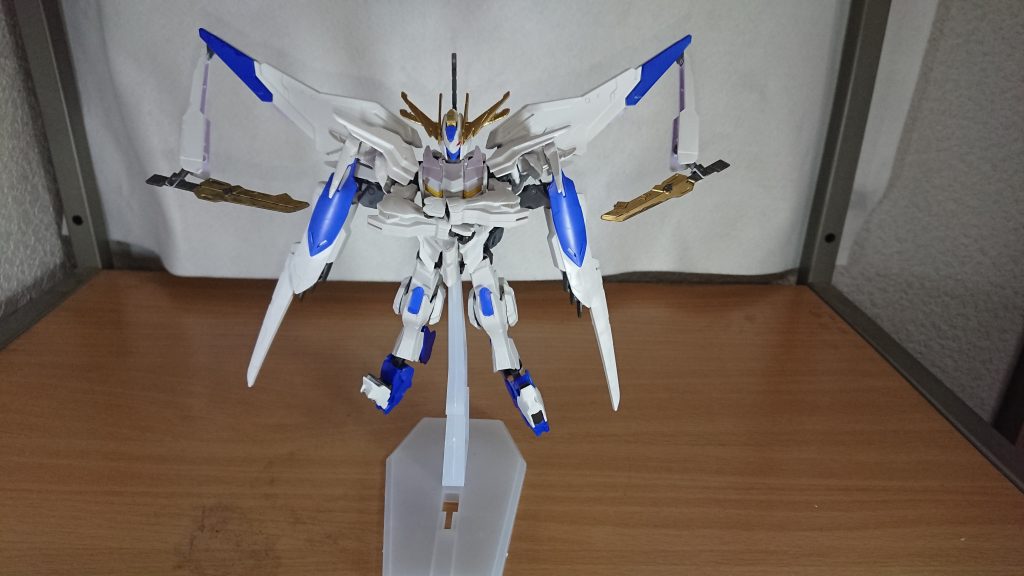 バックパックもマルコシアスのままなのでサブアームを展開し保持可能