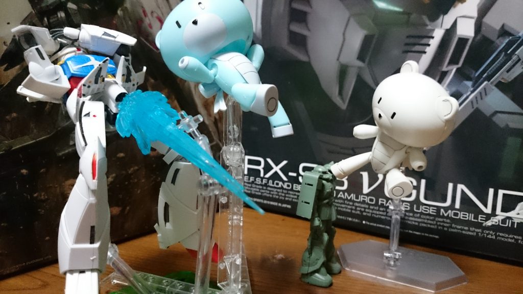 アムロ「あれはさっきの子供アッガイたち…？買い物はもう終わったのか…？」

子プチッガイ(長男)「フルシティニッパー買えなかったこの辛み…ここにぶつけてやる！覚悟しろターンエーサンドバッグ！」

子プチッガイ(次男)「ぼくもだ！いくぞサンドザック！」

リディ「サンドバッグ…だったのか…？ターンエー、とは…？」

アムロ「MS一機をただサンドバッグにとは…なんと贅沢な」

キンケドゥ「貧乏なうちでは真似できないな…というかウモン爺さんに怒鳴られる」

子プチッガイ(長男)「うぉぉぉ！蒼天紅蓮拳！！」
 
ドグシャァァァァァァ

子プチッガイ(次男)「せいそうげりー！」


パコーーーーーーーン

「「「！！！！」」」

アムロ「あの髭のガンダムの悶絶してるような仕草…そ、そういうことだったのか…」

リディ「知りたく、なかった…」

キンケドゥ「あんな強烈なアッパーカット…見てるこっちまで…ｳｩ」

あのターンエーガンダムと小さなザク、あれはプチッガイが子供達だけでも何らかの脅威に対抗できるようにと用意された訓練用のサンドバッグなのでした。もちろん訓練の内容はママッガイとそのお兄さん、そして二人の師匠が使っている次元覇王流です。チャラいイケメンには蒼天紅蓮拳をおみまいだ！