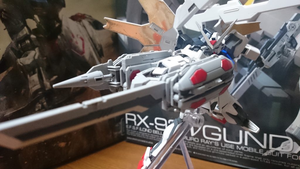 そしてレヴ同士をジョイントパーツを用いて連結させたもの。
BF-A1巻の口絵でこの組み合わせはやってたっスけど、ふたつ連結させたものをジョイントパーツで繋げるとまず重量に腕が負けるっス。画像もご覧の通り、腕をスタンドで支えてるっス

以下アクションっス！