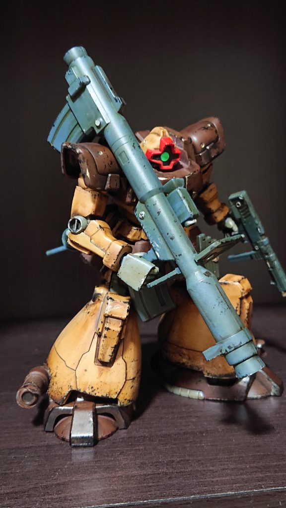 ガンダムマーカーのシルバーとリアルタッチマーカーで塗装しました。