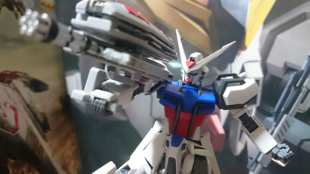 次にレヴ同士を取り付け。
こちらは直接取り付けたもの。ソードユニットは片面にしかジョイントはないんスけど、ガンユニットは両面にジョイントがあるからこちらに限れば無限連結が可能に。重量を考えて取り付けるっス