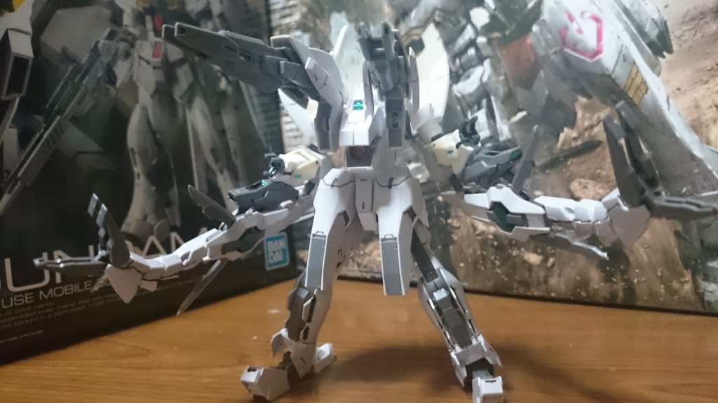 ・変形(キャノンモード)
ゲテモノ感ぱねぇ…腕にアームが加わるだけでこんなにもゲテモノ感が出るとは…ただ、そのアームの重量のお陰で肩があまり上に上がらないっス