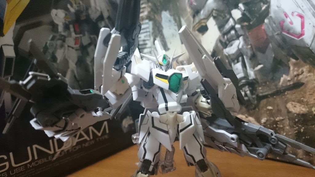 ・GNバスターライフル+GNシールド(余剰)
GNシールドは余剰+GNフィンファングの部分をリボーンズから移植&塗装したものっス。
……しかし前腕のアームが目立ちすぎてる…