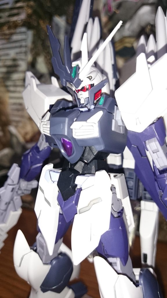 頭部はアルス操縦時をイメージして、ロイヤルメタレッドで塗装っス!ただしやはりアルスアースリィ同様にフラッシュを焚かないと見えないっスね…