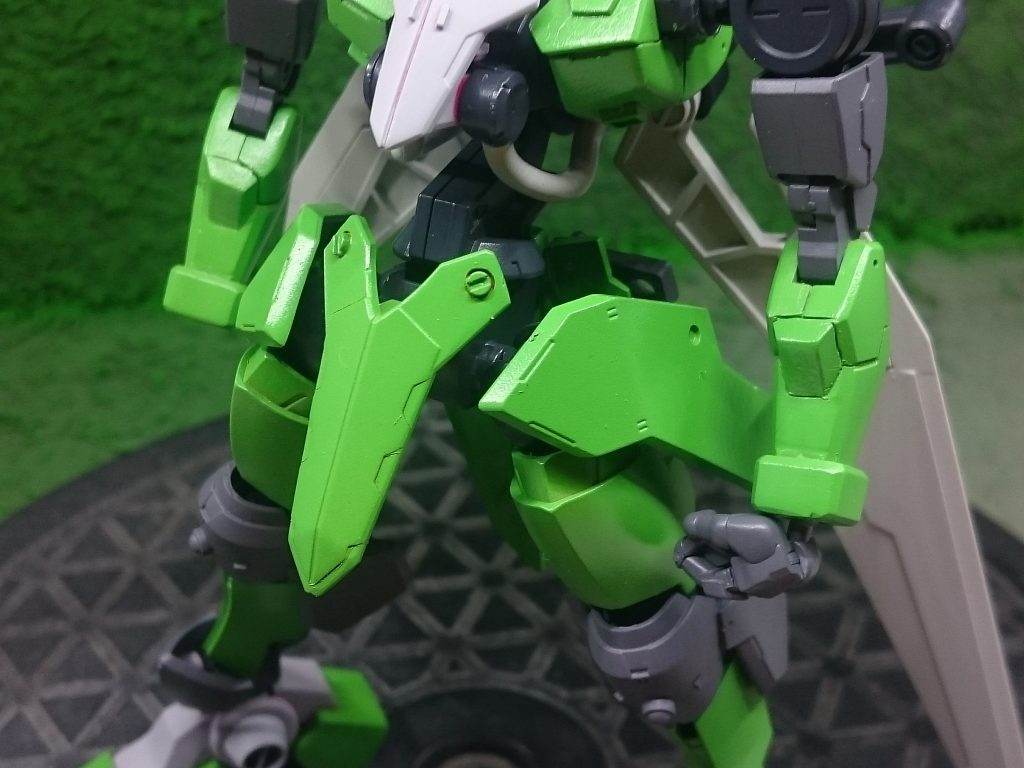 試しに色を置いてみた段階です。
元ネタのブレードガンナーに合うカラーを探したところMr.カラーでいい感じに揃えられたので満足しています。