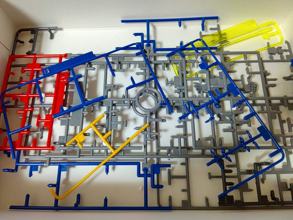 無理やり箱から出てきたバーザム–2枚目/制作者：滝 由佳理