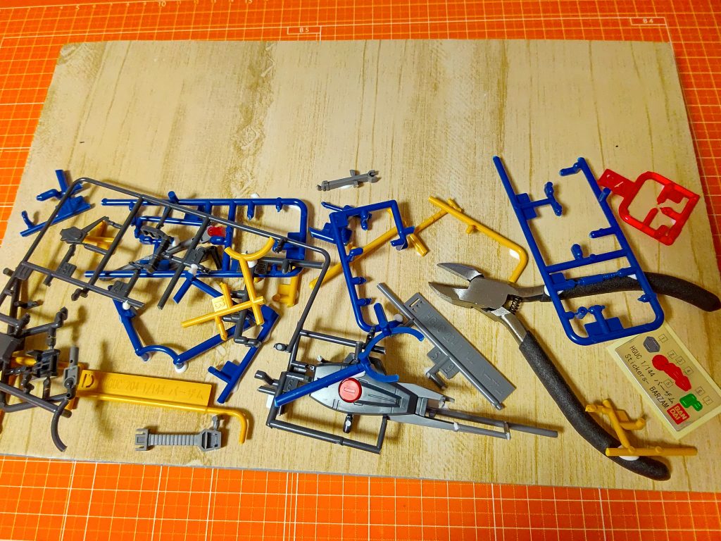 無理やり箱から出てきたバーザム–3枚目/制作者：滝 由佳理