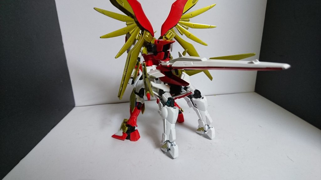 後ろ姿
アニメ通りの4本足でスタンド無しでも立てますが自重で倒れそうで正直厳しいです