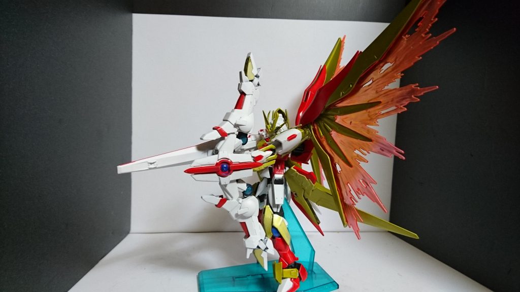 劇中同様に後脚を変形させて弓モードも再現できるようにしました!
尻尾は矢のように持てる。