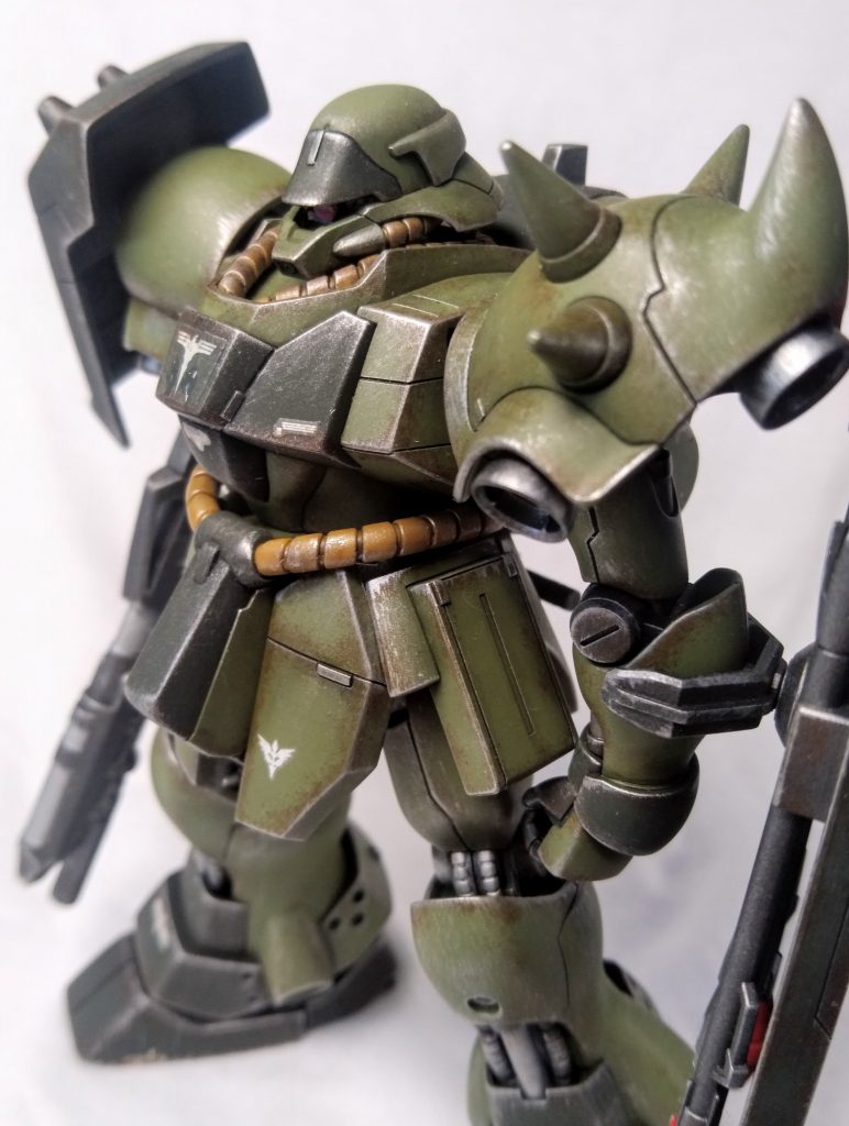 プロポーションはそのままで、全体に軽めにスジ彫りやプラ板でディテールアップしてます。
今回初めて、スポンジチッピングをやってみました。