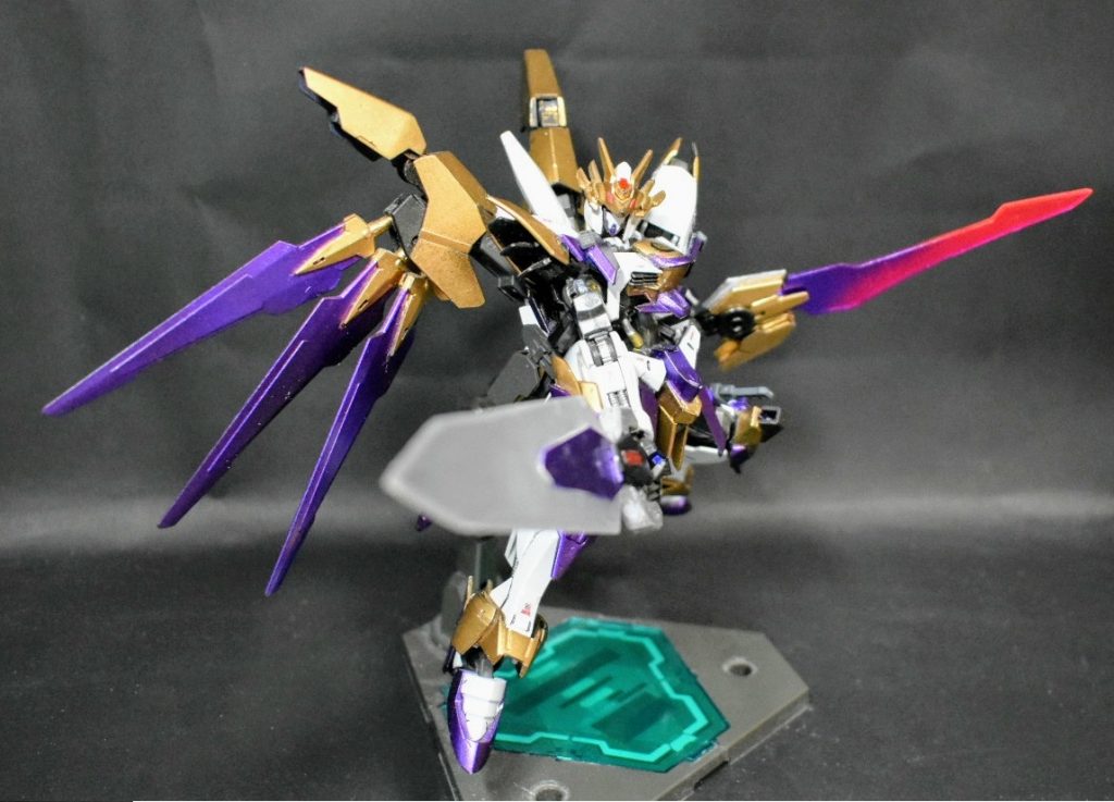 適当にポーズ もともと格闘兵装は槍か太刀にするつもりだったけど
直前までマクギリスみたいな声の主人公が大剣振り回すゲームやってたせいで
急遽大剣になりました
興味ないね