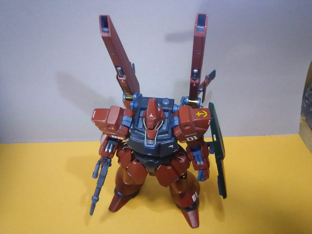 首回りにもジャンクパーツで隙間埋めてます。