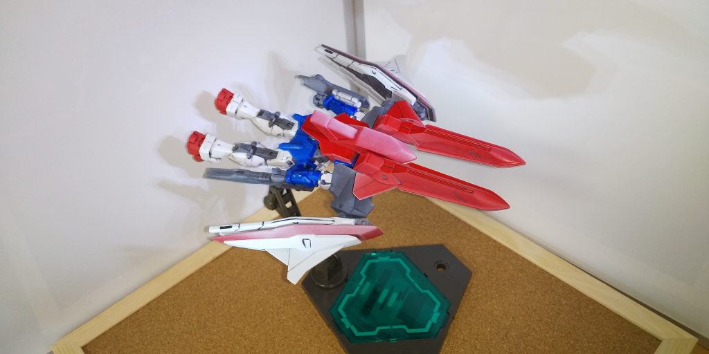 飛行形態
簡単変形の定番、うつ伏せになってバックパックを所定の位置にするだけです