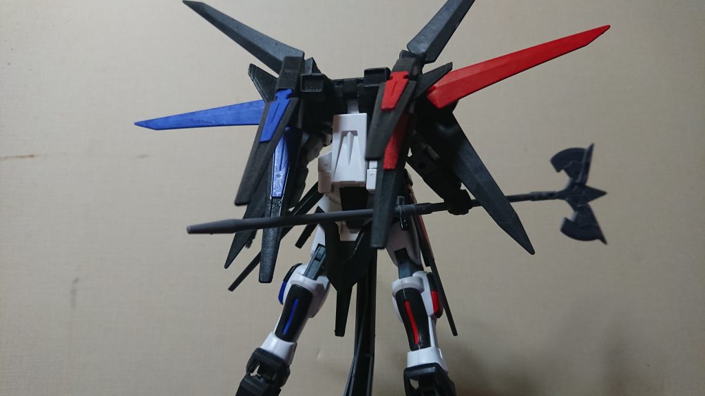 後ろはこんな感じに………ギャラクシーブースターとAGE-FXのファンネルを足してます