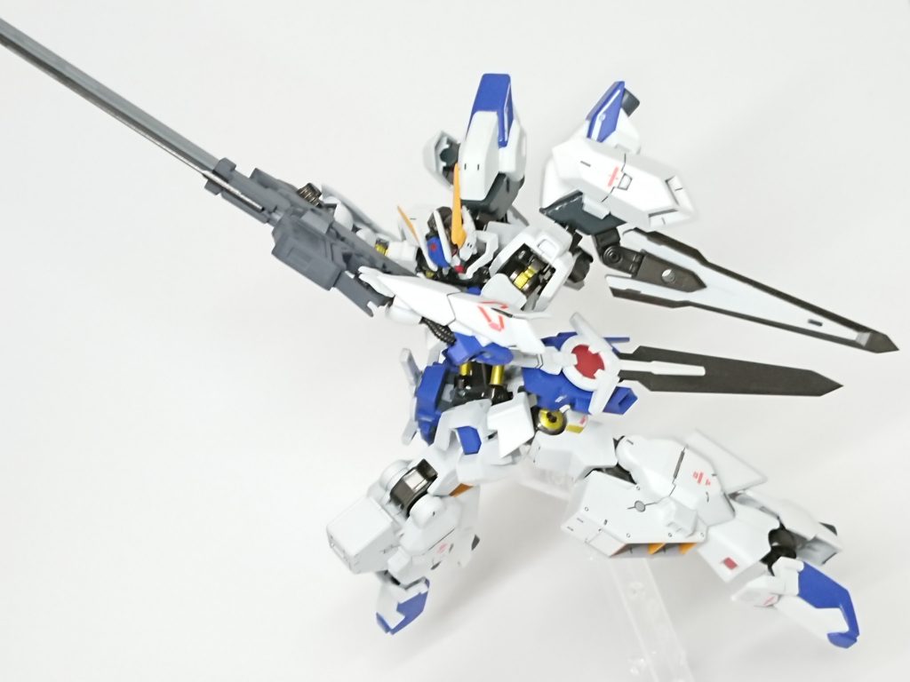 刀身をスライドさせることでスラッシュモードへ移行し近接格闘も可能になるが、少々扱いづらい装備であるが打撃力は3つの装備の中でも最大である。