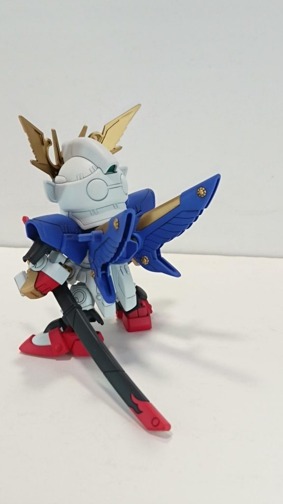 背面。
白は寒色系、青は少し紫寄り、赤は朱。
本体の金はつや消し仕上げです。