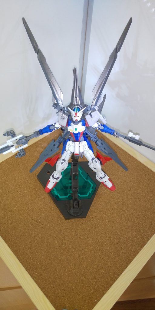 PXモード発動
大型ブースターを外し、左肩のノーネームライフルを背面に組み換えて装備
PXモードは両肩の武装を背中のサブジェネレータに接続して発動するイメージで
ノーネームライフルとバインダーガンのパーツでXのラインを出すイメージです