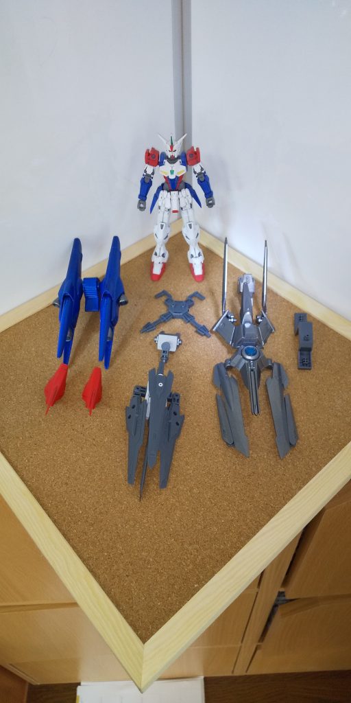 武装解除図
結構な数のパーツから追加武装作りましたが、わりと少ない数にはなった感じがします
『最強』とは己の中にある目標の集大成の1つ
人の数だけその形はある、自分のイメージが他者に影響を与える事も、他者から新たな最強のイメージを受ける事もあるもの、
として投稿します