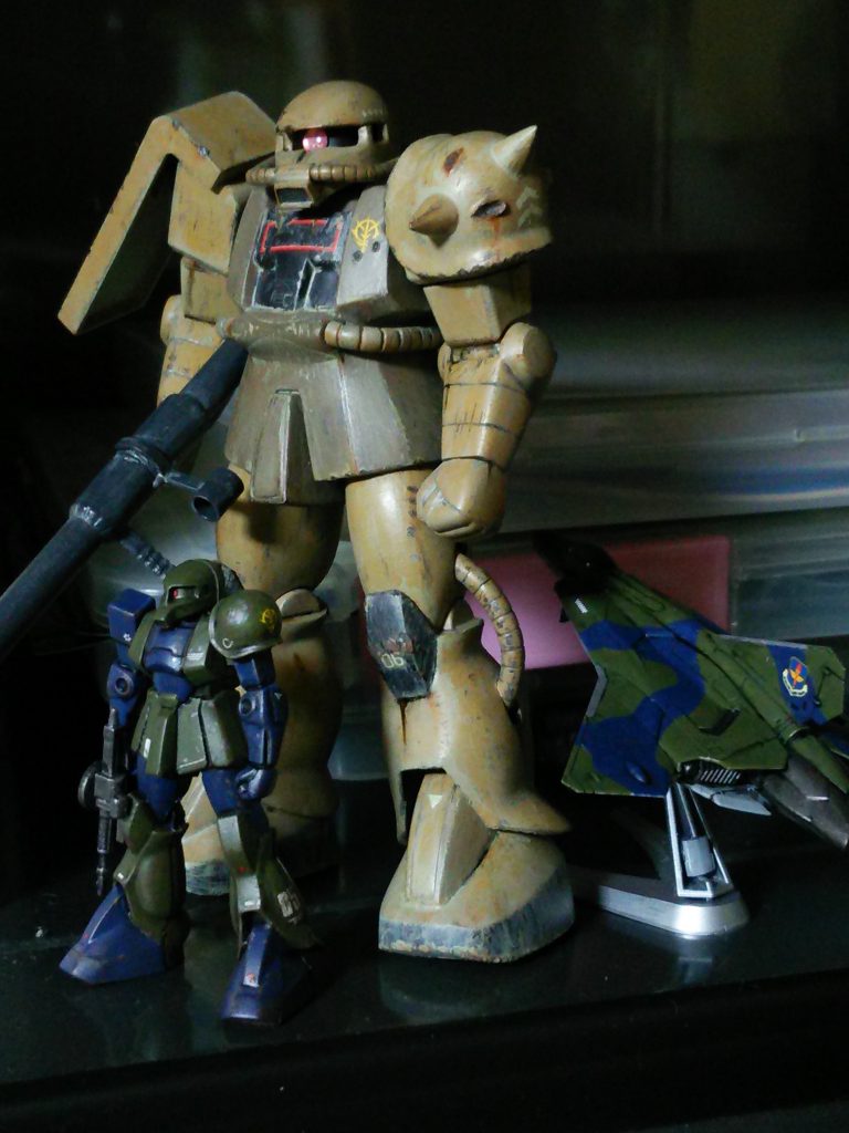 因みに残ったマインレイヤーのザクⅡは、随分前にデザートカラーの汚しとダメージ表現の練習台になって貰いました。